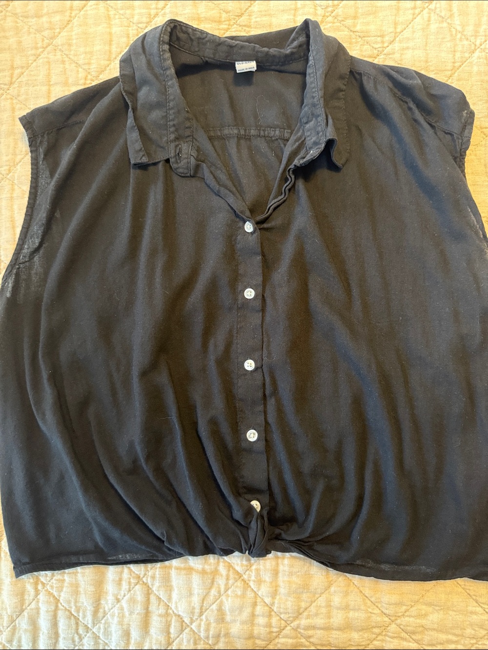 Old Navy twist front button up sleeveless collared top